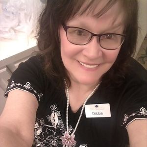 Meet your Posher, Debora